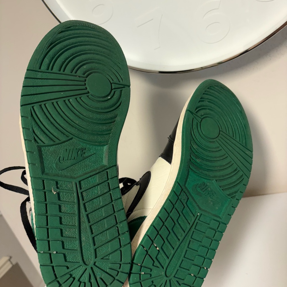 Jordan 1 Pine Green Size 11 - Picture 5 of 5